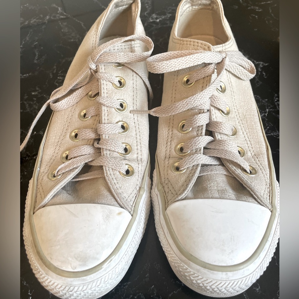 Women’s Converse beige